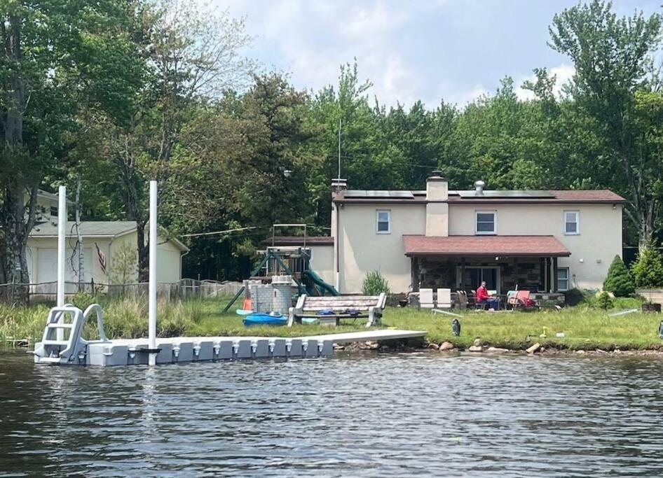 Hideaway - Lakehouse/Spa/Dock/ Pocono Summit エクステリア 写真